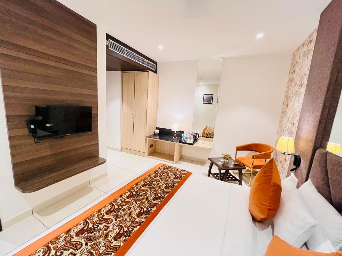 Hotel The Savode - Just 2 Mins From Golden Temple Amritsar Bagian luar foto