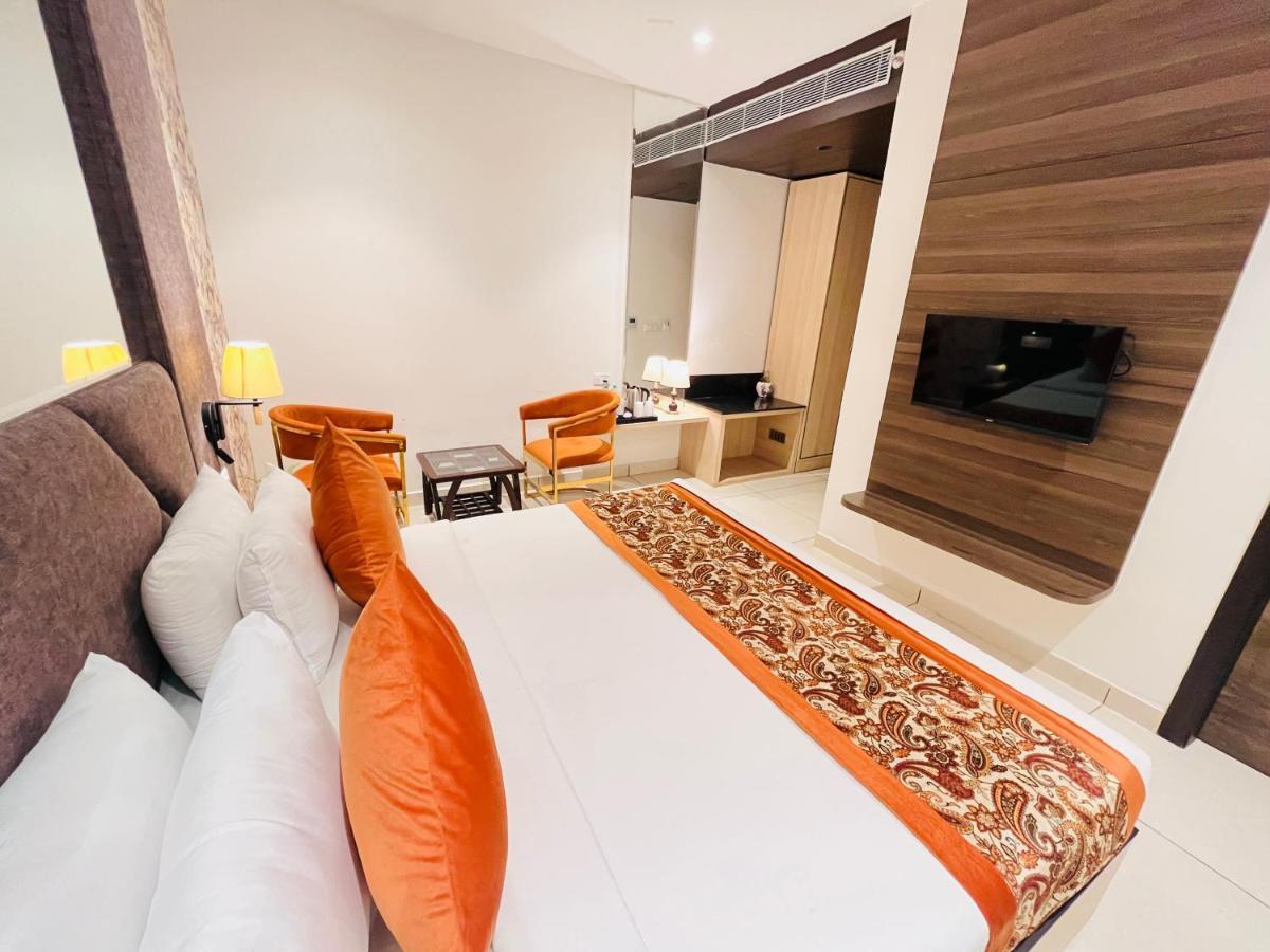 Hotel The Savode - Just 2 Mins From Golden Temple Amritsar Bagian luar foto