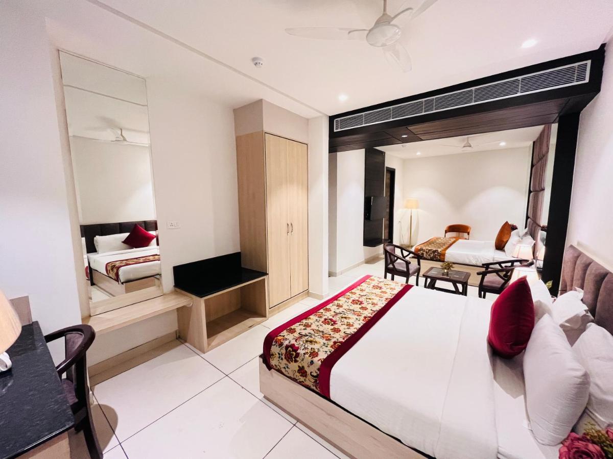 Hotel The Savode - Just 2 Mins From Golden Temple Amritsar Bagian luar foto