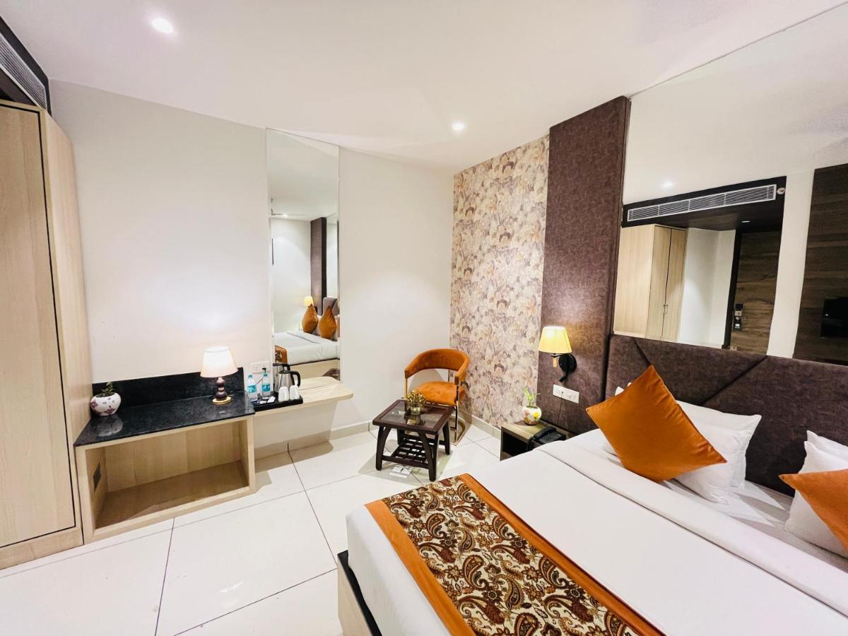 Hotel The Savode - Just 2 Mins From Golden Temple Amritsar Bagian luar foto