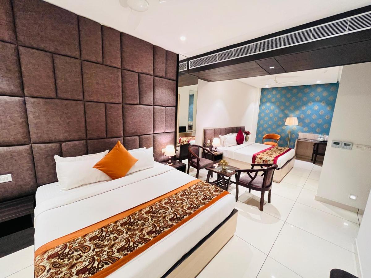 Hotel The Savode - Just 2 Mins From Golden Temple Amritsar Bagian luar foto