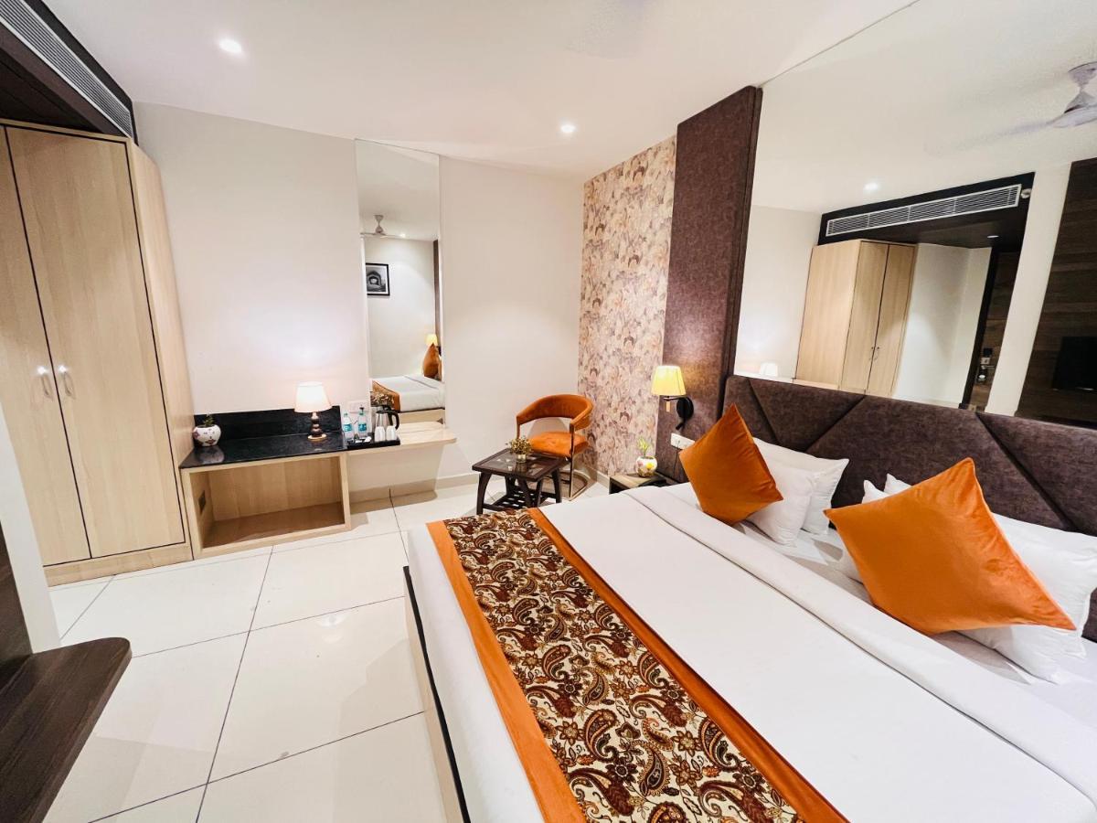 Hotel The Savode - Just 2 Mins From Golden Temple Amritsar Bagian luar foto