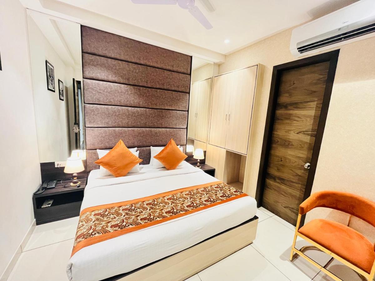 Hotel The Savode - Just 2 Mins From Golden Temple Amritsar Bagian luar foto