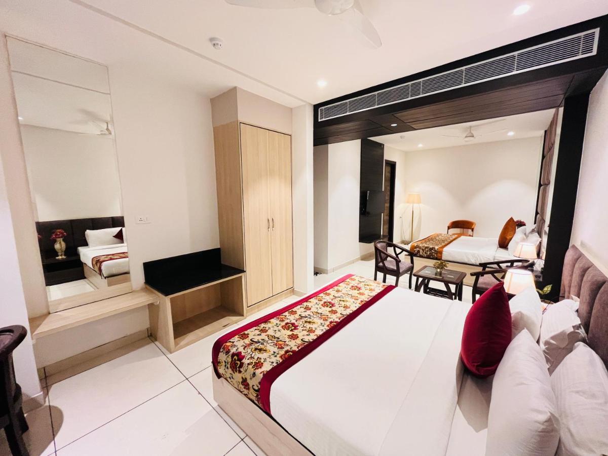 Hotel The Savode - Just 2 Mins From Golden Temple Amritsar Bagian luar foto