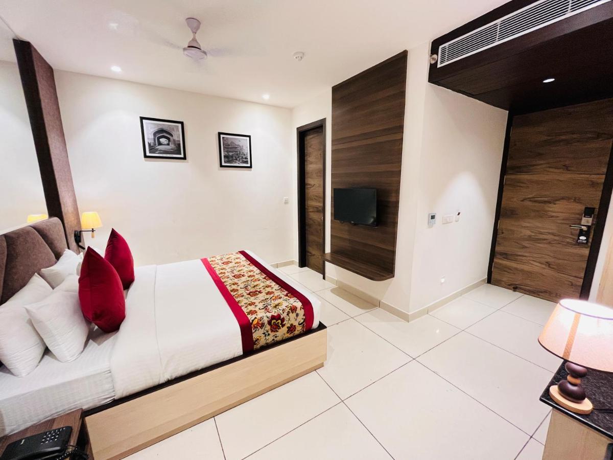 Hotel The Savode - Just 2 Mins From Golden Temple Amritsar Bagian luar foto