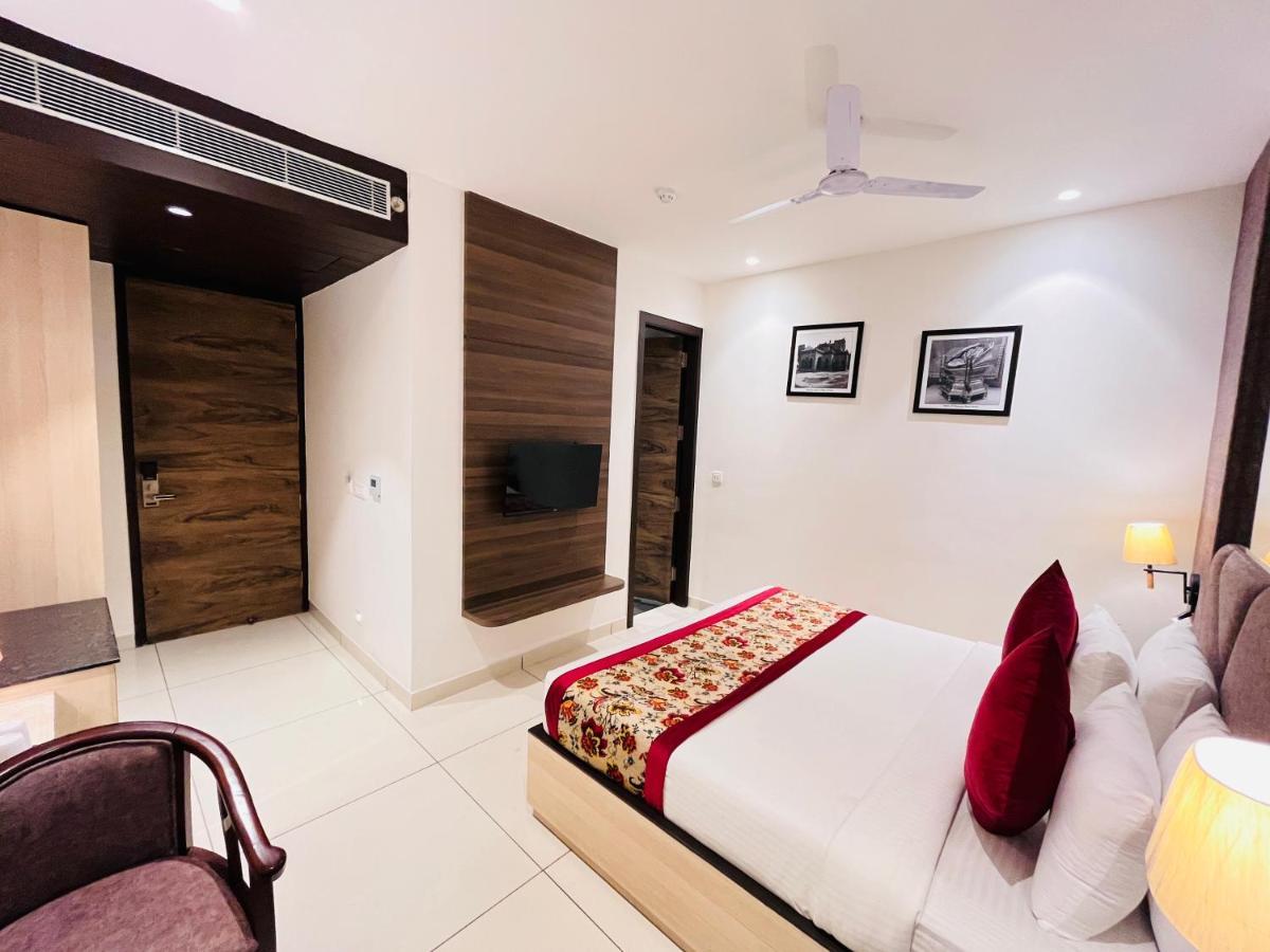 Hotel The Savode - Just 2 Mins From Golden Temple Amritsar Bagian luar foto