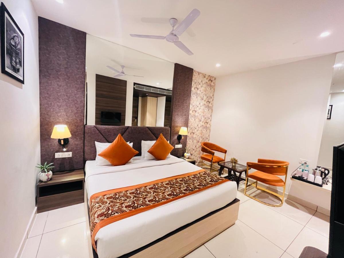 Hotel The Savode - Just 2 Mins From Golden Temple Amritsar Bagian luar foto