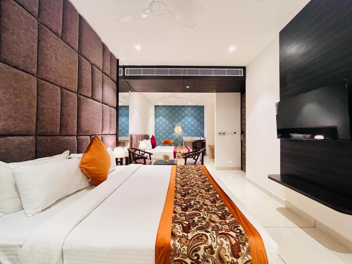 Hotel The Savode - Just 2 Mins From Golden Temple Amritsar Bagian luar foto